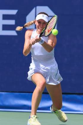 September 1, 2025, Flushing Meadows, New York, USA: Ekaterina Alexandrova hits a double backhand during a match against Iga Swiatek on Day 9 of the 2025 US Open at USTA Billie Jean King National Tennis Center on Monday September 1, 2025 in the Flushing neighborhood of the Queens borough of New York City. JAVIER ROJAS PI Flushing Meadows USA - ZUMAp124 20250901_zaa_p124_038 Copyright: xJavierxRojasx