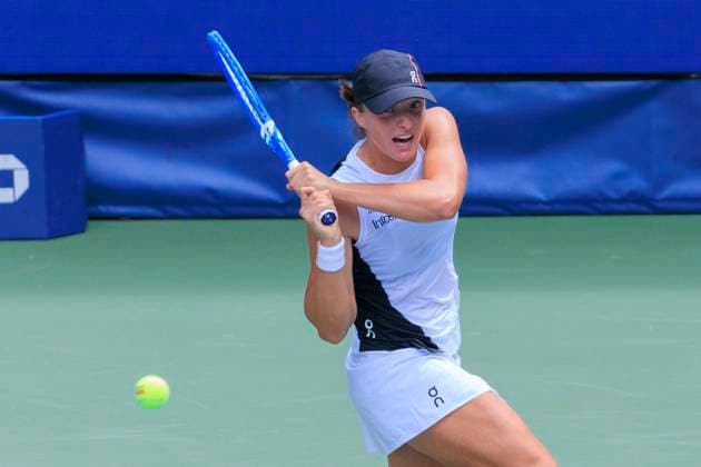 September 1, 2025, Flushing Meadows, New York, USA: Iga Swiatek hits a double backhand return during a match against Ekaterina Alexandrova on Day 9 of the 2025 US Open at USTA Billie Jean King National Tennis Center on Monday September 1, 2025 in the Flushing neighborhood of the Queens borough of New York City. JAVIER ROJAS PI Flushing Meadows USA - ZUMAp124 20250901_zaa_p124_049 Copyright: xJavierxRojasx