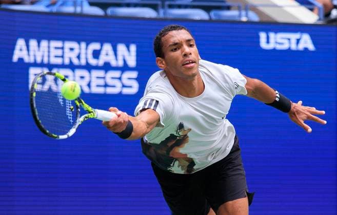 September 1, 2025, Flushing Meadows, New York, USA: FELIX AUGER-ALIASSIME stretches for a forehand during a match against Rublev on Day 9 of the 2025 US Open at USTA Billie Jean King National Tennis Center on Monday. Auger-Aliassime won 7:5 6:3 6:4. Flushing Meadows USA - ZUMAp124 20250901_zaa_p124_020 Copyright: xJavierxRojasx