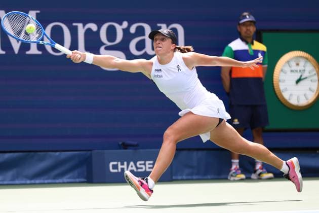 TENIS US OPEN 2025 01092025 N Z IGA SWIATEK W TRAKCIE MECZU CZWARTEJ RUNDY NA TURNIEJU WIELKIEGO SZLEMA US OPEN 2025 MARCIN CHOLEWINSKI NEWSPIX.PL TENNIS US OPEN 2025 01092025 IGA SWIATEK OF POLAND DURING THE MATCH IN THE FOURTH ROUND NEWSPIX.PL --- newspix.pl POLAND OUT! 