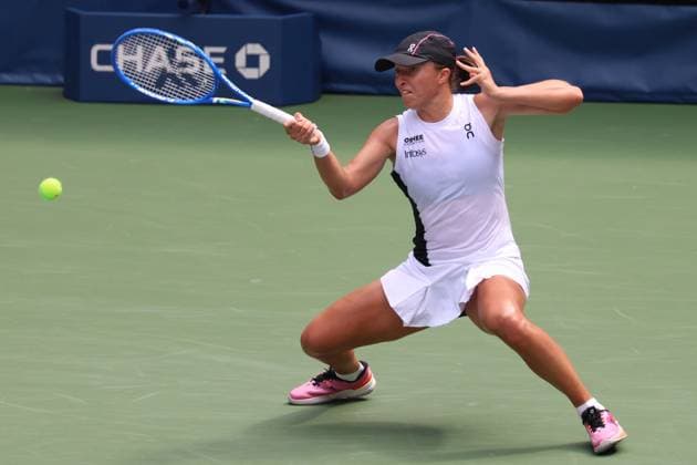 TENIS US OPEN 2025 01092025 N Z IGA SWIATEK W TRAKCIE MECZU CZWARTEJ RUNDY NA TURNIEJU WIELKIEGO SZLEMA US OPEN 2025 MARCIN CHOLEWINSKI NEWSPIX.PL TENNIS US OPEN 2025 01092025 IGA SWIATEK OF POLAND DURING THE MATCH IN THE FOURTH ROUND NEWSPIX.PL --- newspix.pl POLAND OUT! 