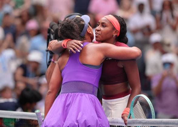 Coco Gauff congratulates the winner Naomi Osaka, US Open Championships 2023, USTA Billie Jean King National Tennis Center, Flushing Meadows, New York, USA Copyright: xJuergenxHasenkopfx