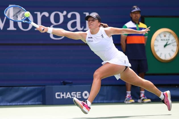 September 1, 2025, New York City, New York, United States: IGA SWIATEK of Poland during the match against E. Alexandrova in the fourth round of US Open 2025 at the USTA Billie Jean King National Tennis Center. Queens, New York City. Swiatek won 6:3, 6:1. New York City United States - ZUMAc278 20250901_zsp_c278_006 Copyright: xMarcinxCholewinskix