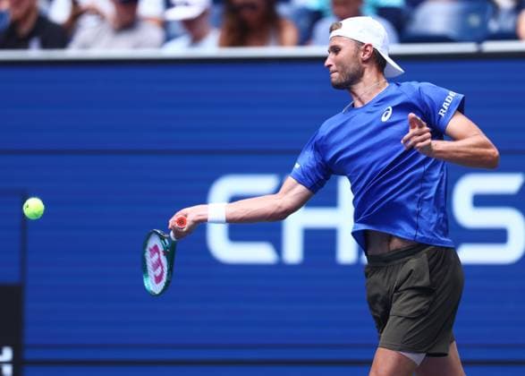 2025 US Open Tennis Championships, Day Nine, Billy Jean-King Tennis Centre, Flushing Meadows, New York, USA, 01 09 2025 Leandro Riedi (SUI) in action during his fourth round match against Alex de Minaur (AUS) in the 2025 US Open at Flushing Meadows New York Billy Jean King Tennis Centre, Flushing Meadows New York USA Copyright: xMarkxGreenwoodx