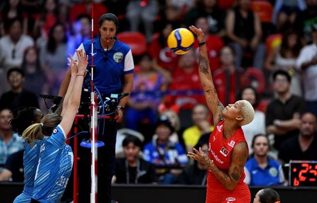 (250902) -- BANGKOK, Sept. 2, 2025 -- Melissa Teresa Vargas (R) of T¨¹rkiye spikes the ball during the Round of 16 match between T¨¹rkiye and Slovenia at the Volleyball Women s World Championship, WM, Weltmeisterschaft in Bangkok, Thailand, Sept. 1, 2025. ) (SP)THAILAND-BANGKOK-VOLLEYBALL-WOMEN S WORLD CHAMPIONSHIP-T?RKIYE VS SLOVENIA HouxZhaokang 