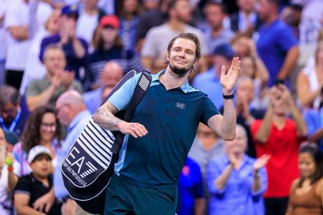 September 1, 2025, Flushing Meadows, New York, USA: Alexander Bublik waves to fans after losing his match to Jannik Sinner on Day 9 of the 2025 US Open at USTA Billie Jean King National Tennis Center on Monday September 1, 2025 in the Flushing neighborhood of the Queens borough of New York City. JAVIER ROJAS PI Flushing Meadows USA - ZUMAp124 20250901_zaa_p124_098 Copyright: xJavierxRojasx