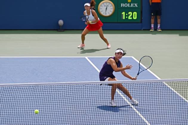 (250902) -- NEW YORK, Sept. 2, 2025 -- Xu Yifan (front) Yang Zhaoxuan compete during the women s doubles third round match between Xu Yifan Yang Zhaoxuan of China and Timea Babos of Hungary Luisa Stefani of Brazil at the 2025 US Open tennis championships in New York, the United States, Sept. 1, 2025. ) (SP)U.S.-NEW YORK-TENNIS-US OPEN-WOMEN S DOUBLES-THIRD ROUND LixRui 