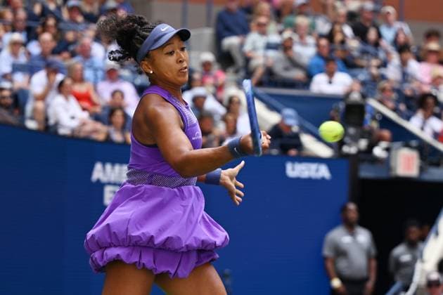 (250902) -- NEW YORK, Sept. 2, 2025 -- Osaka Naomi of Japan hits a return during the women s singles fourth round match against Coco Gauff of the United States at the 2025 US Open tennis championships in New York, the United States, Sept. 1, 2025. ) (SP)U.S.-NEW YORK-TENNIS-US OPEN-WOMEN S SINGLES-OSAKA VS GAUFF LixRui 