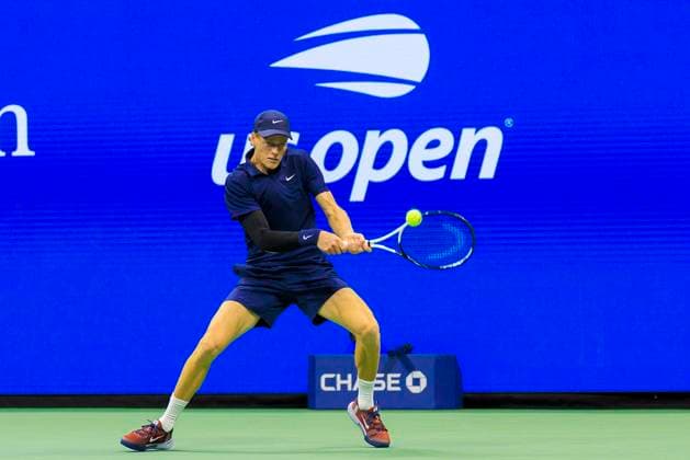 September 1, 2025, Flushing Meadows, New York, USA: Jannik Sinner hits a double backhand return during a match against Alexander Bublik on Day 9 of the 2025 US Open at USTA Billie Jean King National Tennis Center on Monday September 1, 2025 in the Flushing neighborhood of the Queens borough of New York City. JAVIER ROJAS PI Flushing Meadows USA - ZUMAp124 20250901_zaa_p124_127 Copyright: xJavierxRojasx