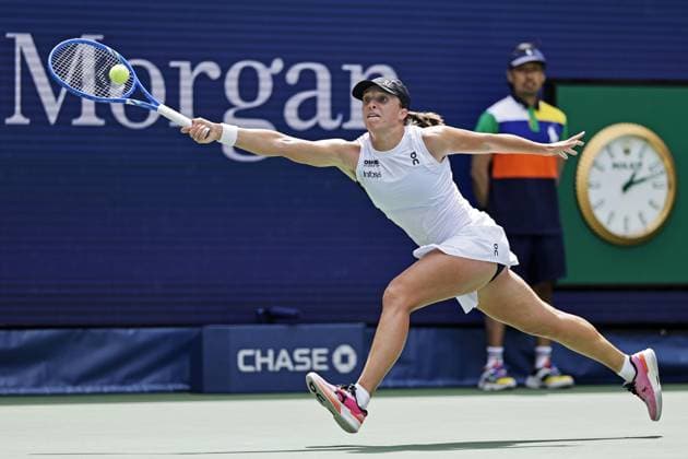 Tennis: U.S. Open Iga Swiatek of Poland plays against Russian Ekaterina Alexandrova in the women s singles fourth round at the U.S. Open tennis championships in New York on Sept. 1, 2025.  A14AA0004812436P