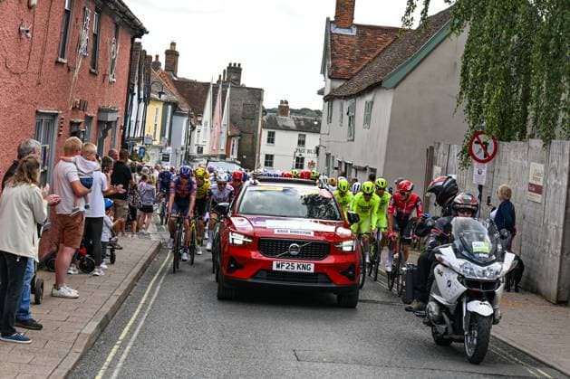 2025 Lloyds Tour of Britain Picture by Bruce Rollinson SWpix.com - 02 06 2025 - Cycling - 2025 Lloyds Tour of Britain - Stage 1: Woodbridge to Southwold - The roll out Copyright: x xSWpix.comx(t axPhotographyxHubxLtd)xBrucexRollinson SWpix.comx SWP-3069-2098