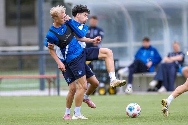 02 09 2025, Soccer, Training Karlsruher SC, 2 Soccer Bundesliga, Training ground at BBBank Wildpark Stadium Karlsruhe, Season 2025 2026 Leon Opitz KSC 17 in duel against Firat Alpsoy Karlsruher SC, 44 Baden Württemberg Germany