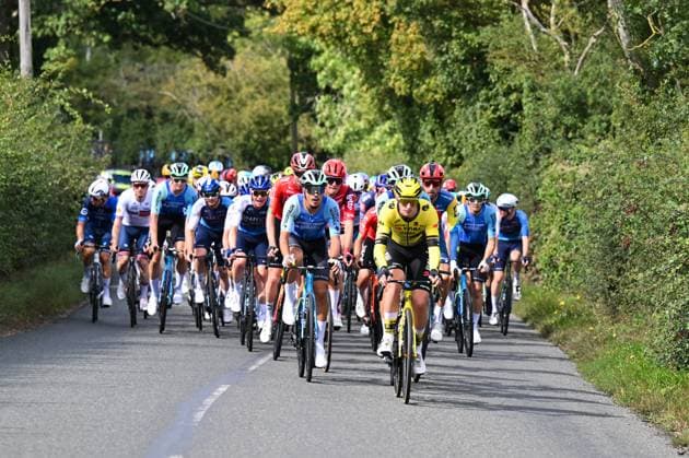 2025 Lloyds Tour of Britain Picture by Bruce Rollinson SWpix.com - 02 06 2025 - Cycling - 2025 Lloyds Tour of Britain - Stage 1: Woodbridge to Southwold - Edoardo Affini (Team Visma Lease a Bike) leads the peloton Copyright: x xSWpix.comx(t axPhotographyxHubxLtd)xBrucexRollinson SWpix.comx SWP-3069-2120