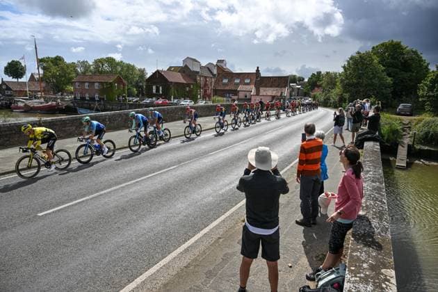 2025 Lloyds Tour of Britain Picture by Bruce Rollinson SWpix.com - 02 06 2025 - Cycling - 2025 Lloyds Tour of Britain - Stage 1: Woodbridge to Southwold - The peloton passing over Snap Bridge as fans watch on from the road side, Loe Van Belle (Team Visma Lease a Bike), Victor Lafay (Decathlon AG2R La Mondiale Team), Bastien Tronchon (Decathlon AG2R La Mondiale Team) Copyright: x xSWpix.comx(t axPhotographyxHubxLtd)xBrucexRollinson SWpix.comx SWP-3069-2131