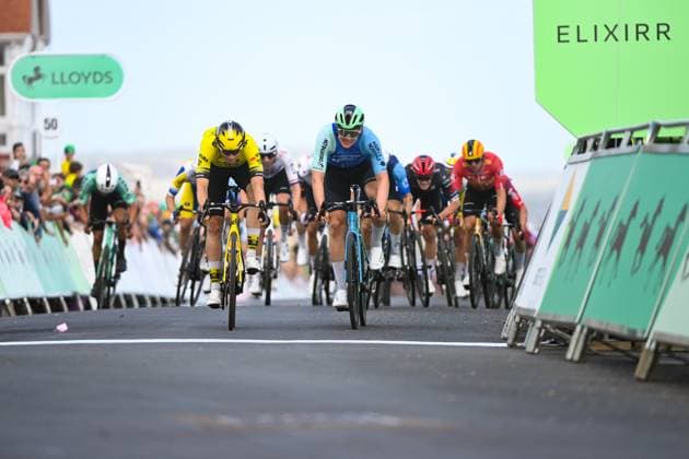2025 Lloyds Tour of Britain Picture by Simon Wilkinson SWpix.com - 02 06 2025 - Cycling - 2025 Lloyds Tour of Britain - Stage 1: Woodbridge to Southwold - Olav Kooij (Team Visma Lease a Bike) wins Stage 1 with Tord Gudmestad (Decathlon AG2R La Mondiale Team) in second Copyright: x xSWpix.comx(t axPhotographyxHubxLtd)xSimonxWilkinson SWpix.comx SWP-3069-2144