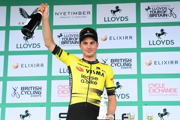 2025 Lloyds Tour of Britain Picture by Simon Wilkinson SWpix.com - 02 06 2025 - Cycling - 2025 Lloyds Tour of Britain - Stage 1: Woodbridge to Southwold - Podium - Olav Kooij (Team Visma Lease a Bike) Stage 1 winner Copyright: x xSWpix.comx(t axPhotographyxHubxLtd)xSimonxWilkinson SWpix.comx SWP-3069-2155