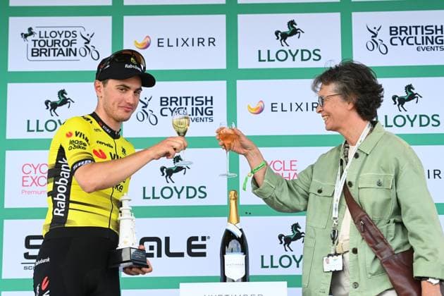 2025 Lloyds Tour of Britain Picture by Simon Wilkinson SWpix.com - 02 06 2025 - Cycling - 2025 Lloyds Tour of Britain - Stage 1: Woodbridge to Southwold - Podium - Olav Kooij (Team Visma Lease a Bike) Stage 1 winner Copyright: x xSWpix.comx(t axPhotographyxHubxLtd)xSimonxWilkinson SWpix.comx SWP-3069-2164