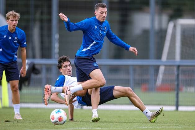 02 09 2025, Football, Training Karlsruher SC, 2 Fußball Bundesliga, Training ground at BBBank Wildpark Stadion Karlsruhe, Season 2025 2026 Roko Simic KSC 09 in duel against Nicolai Rapp KSC 06 Baden Württemberg Germany
