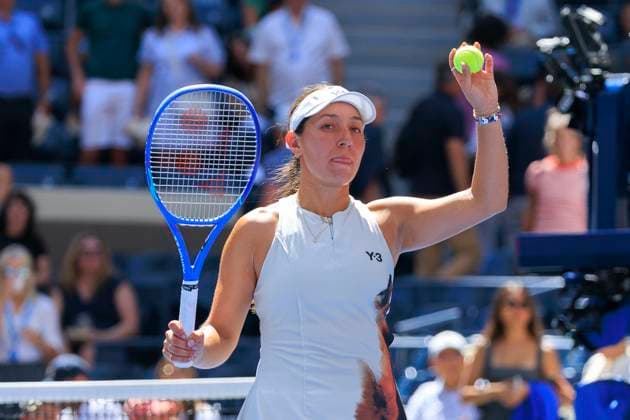 September 2, 2025, Flushing Meadows, New York, USA: Jessica Pegula hits autographed tennis balls to the fans after defeating Barbora Krejcikova on Day 10 of the 2025 US Open at USTA Billie Jean King National Tennis Center on Tuesday September 2, 2025 in the Flushing neighborhood of the Queens borough of New York City. JAVIER ROJAS PI Flushing Meadows USA - ZUMAp124 20250902_zaa_p124_010 Copyright: xJavierxRojasx