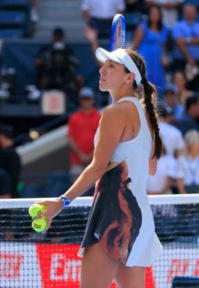 September 2, 2025, Flushing Meadows, New York, USA: Jessica Pegula hits autographed tennis balls to the fans after defeating Barbora Krejcikova on Day 10 of the 2025 US Open at USTA Billie Jean King National Tennis Center on Tuesday September 2, 2025 in the Flushing neighborhood of the Queens borough of New York City. JAVIER ROJAS PI Flushing Meadows USA - ZUMAp124 20250902_zaa_p124_009 Copyright: xJavierxRojasx