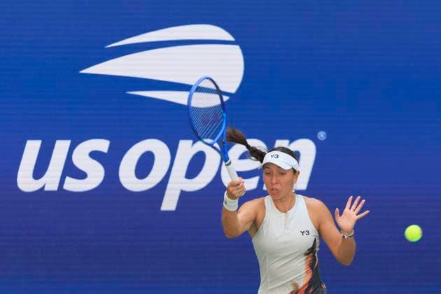 September 2, 2025, Flushing Meadows, New York, USA: Jessica Pegula hits a forehand return during a match against Barbora Krejcikova on Day 10 of the 2025 US Open at USTA Billie Jean King National Tennis Center on Tuesday September 2, 2025 in the Flushing neighborhood of the Queens borough of New York City. JAVIER ROJAS PI Flushing Meadows USA - ZUMAp124 20250902_zaa_p124_016 Copyright: xJavierxRojasx