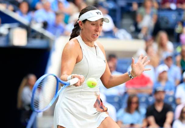 Jessica Pegula returns a ball to Barbora.Krejcikova Czechia before defeating her in straight sets in their quarterfinal match in Arthur Ashe Stadium on day 8 at the 2025 US Open Tennis Championship at the USTA Billie Jean King National Tennis Center in New York City on Tuesday, September 2, 2025.  NYP20250902104 JOHNxANGELILLO