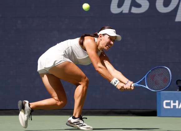 Jessica Pegula returns a ball to Barbora.Krejcikova Czechia before defeating her in straight sets in their quarterfinal match in Arthur Ashe Stadium on day 8 at the 2025 US Open Tennis Championship at the USTA Billie Jean King National Tennis Center in New York City on Tuesday, September 2, 2025.  NYP20250902106 JOHNxANGELILLO
