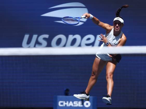2025 US Open Tennis Championships, Day Ten, Billy Jean-King Tennis Centre, Flushing Meadows, New York, USA, 02 09 2025 Jessica Pegula (USA) serves during her Quarter Final match against Barbora Krejcikova (CZE) in the 2025 US Open at Flushing Meadows New York Billy Jean King Tennis Centre, Flushing Meadows New York USA Copyright: xMarkxGreenwoodx