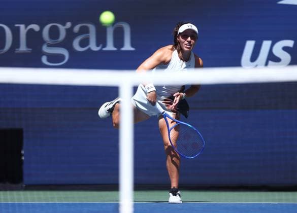 2025 US Open Tennis Championships, Day Ten, Billy Jean-King Tennis Centre, Flushing Meadows, New York, USA, 02 09 2025 Jessica Pegula (USA) in action during her Quarter Final match against Barbora Krejcikova (CZE) in the 2025 US Open at Flushing Meadows New York Billy Jean King Tennis Centre, Flushing Meadows New York USA Copyright: xMarkxGreenwoodx