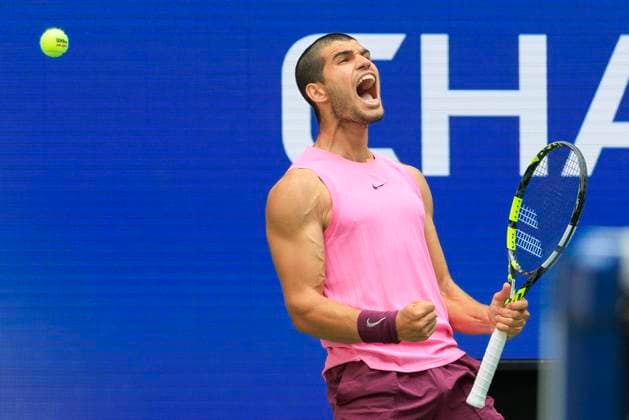 September 2, 2025, Flushing Meadows, New York, USA: Carlos Alcaraz celebrates after winning a fifth game in the third set and have a chance to close out the match against Jiri Lehecka on Day 10 of the 2025 US Open at USTA Billie Jean King National Tennis Center on Tuesday September 2, 2025 in the Flushing neighborhood of the Queens borough of New York City. JAVIER ROJAS PI Flushing Meadows USA - ZUMAp124 20250902_zaa_p124_055 Copyright: xJavierxRojasx