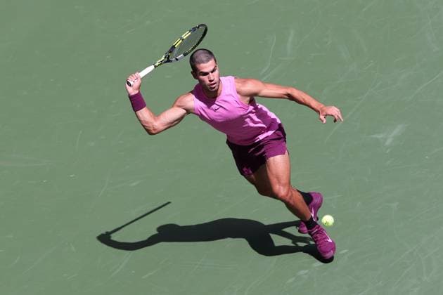 Carlos Alcaraz ESP , from above, US Open Championships 2023, USTA Billie Jean King National Tennis Center, Flushing Meadows, New York, USA Copyright: xJuergenxHasenkopfx