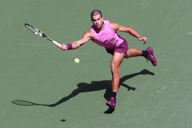 Carlos Alcaraz ESP , from above, US Open Championships 2023, USTA Billie Jean King National Tennis Center, Flushing Meadows, New York, USA Copyright: xJuergenxHasenkopfx