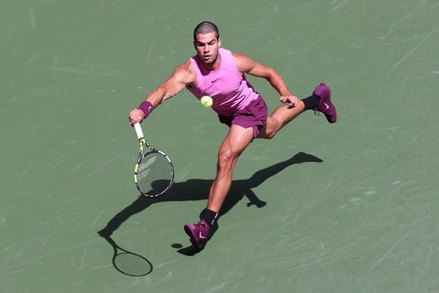 Carlos Alcaraz ESP , from above, US Open Championships 2023, USTA Billie Jean King National Tennis Center, Flushing Meadows, New York, USA Copyright: xJuergenxHasenkopfx