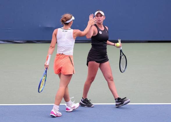 Sonja Zhenikhova Schwarz and Eva Bennemann GER , Girls Doubles, Girls Doubles, US Open Championships 2023, USTA Billie Jean King National Tennis Center, Flushing Meadows, New York, USA Copyright: xJuergenxHasenkopfx