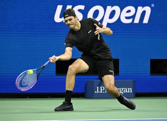 Taylor Fritz returns to Novak Djokovic of Serbia in the quarterfinals on Arthur Ashe Stadium on day 10 at the 2025 US Open Tennis Championship at the USTA Billie Jean King National Tennis Center in New York City on Tuesday, September 02, 2025.  NYP20250902312 LARRYxMARANO