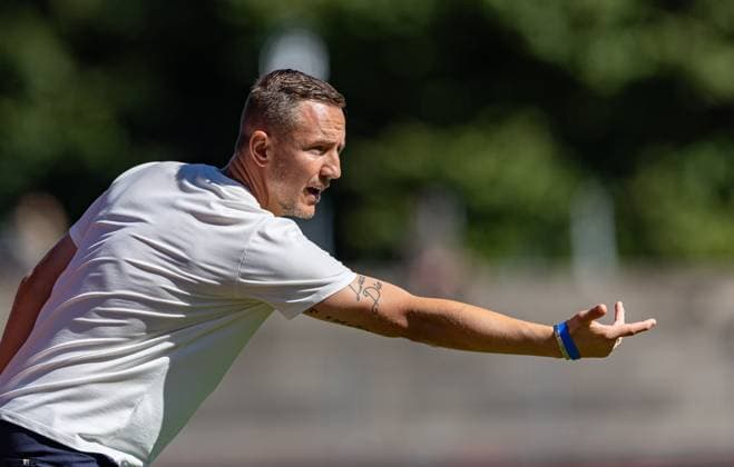 31 08 2025, ImmoAgentur Stadion, Bregenz, AUT, 2 FBL, FC Liefering vs Schwarz Weiß Bregenz, 5 Runde, im Bild Trainer Daniel Beichler FC Liefering Trainer Daniel Beichler FC Liefering during the Admiral 2 Liga 5th round match between FC Liefering and Schwarz Weiß Bregenz at the ImmoAgentur Stadion in Bregenz, Austria on 2025 08 31 Expa Bregenz  EP_rin