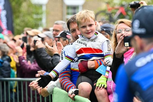 2025 Lloyds Tour of Britain Picture by Bruce Rollinson SWpix.com - 03 06 2025 - Cycling - 2025 Lloyds Tour of Britain - Stage 2: Stowmarket to Stowmarket - Team Presentation - Fans in the crowd Copyright: x xSWpix.comx(t axPhotographyxHubxLtd)xBrucexRollinson SWpix.comx SWP-3069-2201