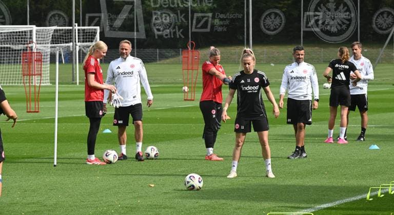 03 09 2025 xhpx Dreieich, Frankfurt am Main Women Eintracht Frankfurt Training Women Bundesliga Season 2025 2026 Goalkeeper Lina Altenburg 12, Eintracht Frankfurt Women , Goalkeeper Lea Paulick 18, Eintracht Frankfurt Women , Nina Lührßen 11, Eintracht Frankfurt Women