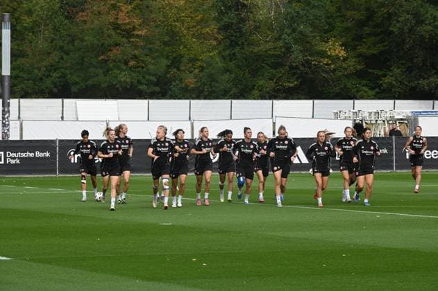 03 09 2025 xhpx Dreieich, Frankfurt am Main Women Eintracht Frankfurt Training Womens Bundesliga Season 2025 2026 The players warm up