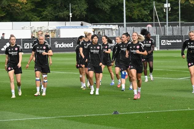 03 09 2025 xhpx Dreieich, Frankfurt am Main Women Eintracht Frankfurt Training Womens Bundesliga Season 2025 2026 The players warm up