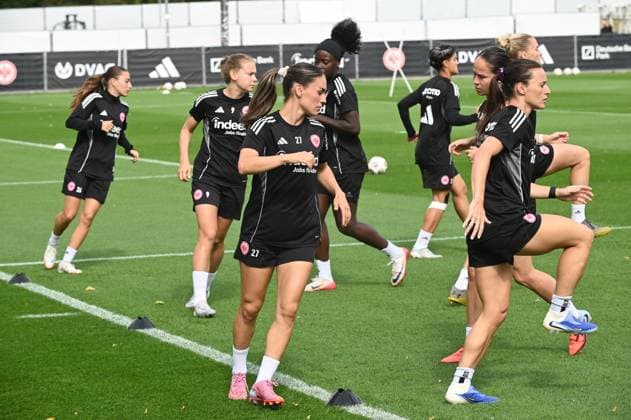 03 09 2025 xhpx Dreieich, Frankfurt am Main Women Eintracht Frankfurt Training Women Bundesliga Season 2025 2026 The players warm up e.g. Ereleta Memetir 27, Eintracht Frankfurt Women