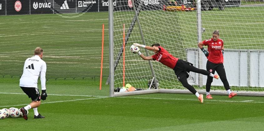 03.09.2025 xhpx Dreieich, Frankfurt am Main Frauen Eintracht Frankfurt Training Frauen Bundesliga Saison 2025 2026 Torwarttraining Torwart Lina Altenburg (12, Eintracht Frankfurt Frauen), Torwart Lea Paulick (18, Eintracht Frankfurt Frauen)