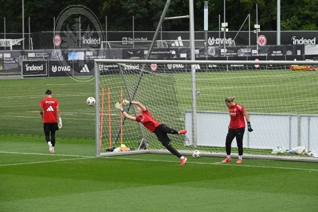03 09 2025 xhpx Dreieich, Frankfurt am Main Women Eintracht Frankfurt Training Women Bundesliga Season 2025 2026 Goalkeeper Training Goalkeeper Goalkeeper Lina Altenburg 12, Eintracht Frankfurt Women , Janne Krumme 21, Eintracht Frankfurt Women , Goalkeeper Lea Paulick 18, Eintracht Frankfurt Women