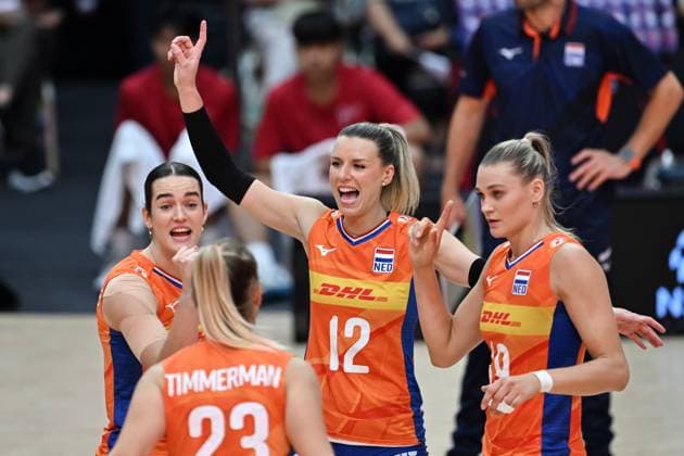 Netherlands v Japan - FIVB Women’s World Volleyball Championship BANGKOK, THAILAND - SEPTEMBER 3: Players of Netherlands celebrate after scoring a point during the FIVB Women’s World Volleyball Championship quarter-final match between Netherlands and Japan at Huamark Indoor Stadium in Bangkok, Thailand, on September 3, 2025. Mustafa Hatipoglu Anadolu Bangkok Thailand. Editorial use only. Please get in touch for any other usage.  Copyright: x2025xAnadoluxMustafaxHatipoglux
