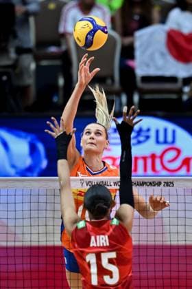 Netherlands v Japan - FIVB Women’s World Volleyball Championship BANGKOK, THAILAND - SEPTEMBER 3: Nika Daalderop (rear) of Netherlands in action during the FIVB Women’s World Volleyball Championship quarter-final match between Netherlands and Japan at Huamark Indoor Stadium in Bangkok, Thailand, on September 3, 2025. Mustafa Hatipoglu Anadolu Bangkok Thailand. Editorial use only. Please get in touch for any other usage.  Copyright: x2025xAnadoluxMustafaxHatipoglux