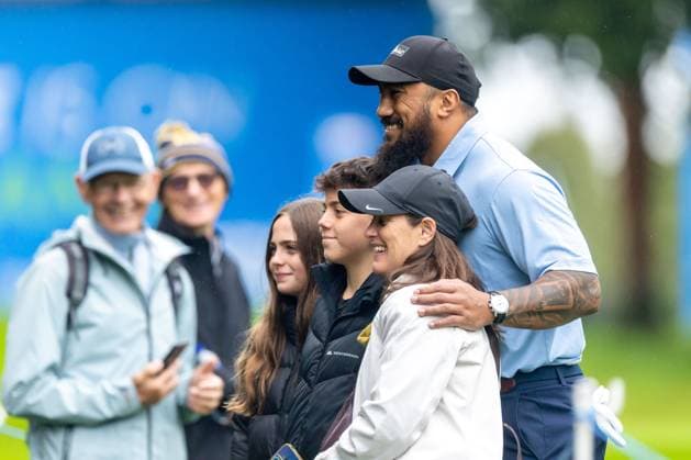 2025 Amgen Irish Open - Pro Am, The K Club, Kildare 3 9 2025 Bundee Aki takes a photo with a fans Bundee Aki takes a photo with a fans 3 9 2025  Copyright: x INPHO MorganxTreacyx 0U6A4447