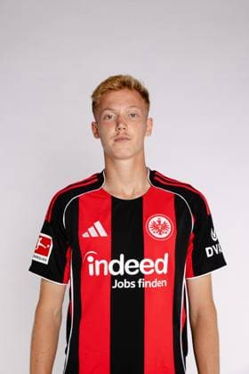 Hugo Larsson Eintracht Frankfurt portrait appointment 2025 2026 1 BL Bundesliga soccer portrait appointment, headshot, portrait, introduction, presentation, press appointment 2025 2026 Studio Shooting Studioshooting