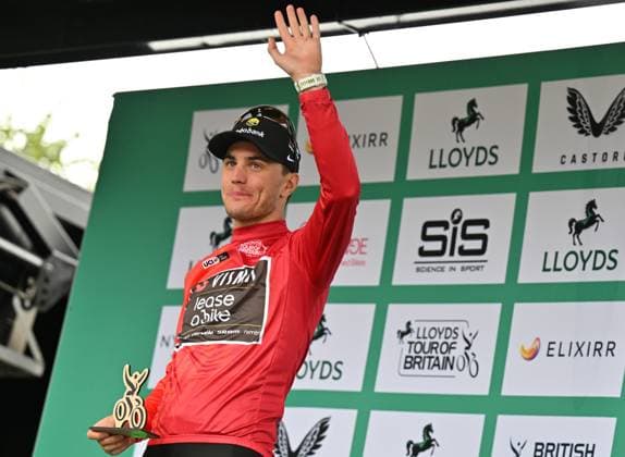 2025 Lloyds Tour of Britain Picture by Bruce Rollinson SWpix.com - 03 06 2025 - Cycling - 2025 Lloyds Tour of Britain - Stage 2: Stowmarket to Stowmarket - Podium - Olav Kooij (Team Visma Lease a Bike) Leader Points Classification Copyright: x xSWpix.comx(t axPhotographyxHubxLtd)xBrucexRollinson SWpix.comx SWP-3069-2273