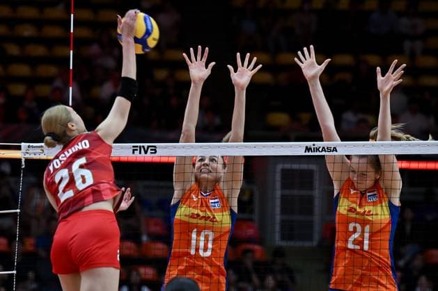 Netherlands v Japan - FIVB Women’s World Volleyball Championship BANGKOK, THAILAND - SEPTEMBER 3: Yoshino Sato (26) of Japan in action against players of the Netherlands during the FIVB Women’s Volleyball World Championship, WM, Weltmeisterschaft quarterfinal match at Huamark Indoor Stadium in Bangkok, Thailand, on September 3, 2025. Mustafa Hatipoglu Anadolu Banghok Thailand. Editorial use only. Please get in touch for any other usage.  Copyright: x2025xAnadoluxMustafaxHatipoglux