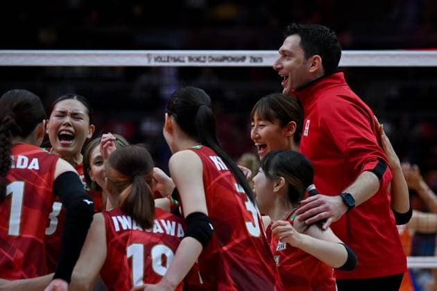 Netherlands v Japan - FIVB Women’s World Volleyball Championship BANGKOK, THAILAND - SEPTEMBER 3: Players of Japan celebrate after scoring a point during the FIVB Women’s Volleyball World Championship, WM, Weltmeisterschaft quarterfinal match against the Netherlands at Huamark Indoor Stadium in Bangkok, Thailand, on September 3, 2025. Mustafa Hatipoglu Anadolu Banghok Thailand. Editorial use only. Please get in touch for any other usage.  Copyright: x2025xAnadoluxMustafaxHatipoglux